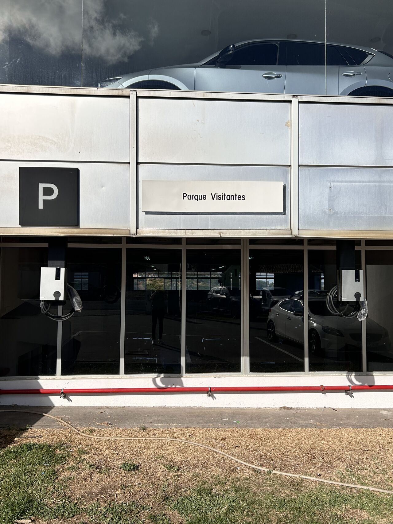 P1718389729250
